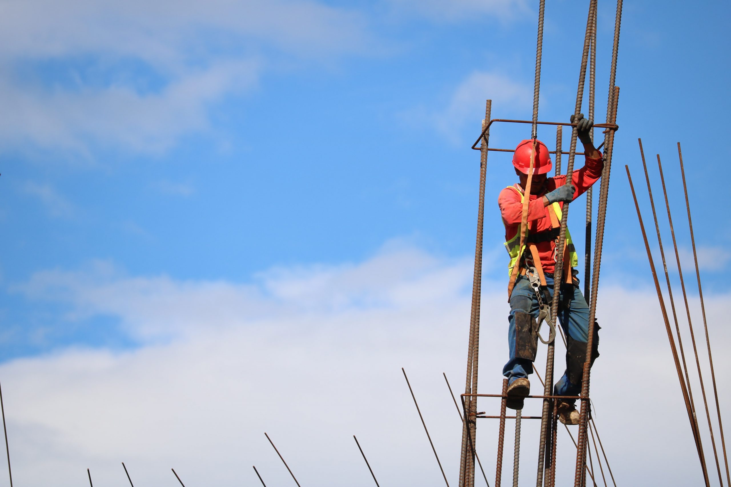 Técnico en una torre de telecomunicaciones