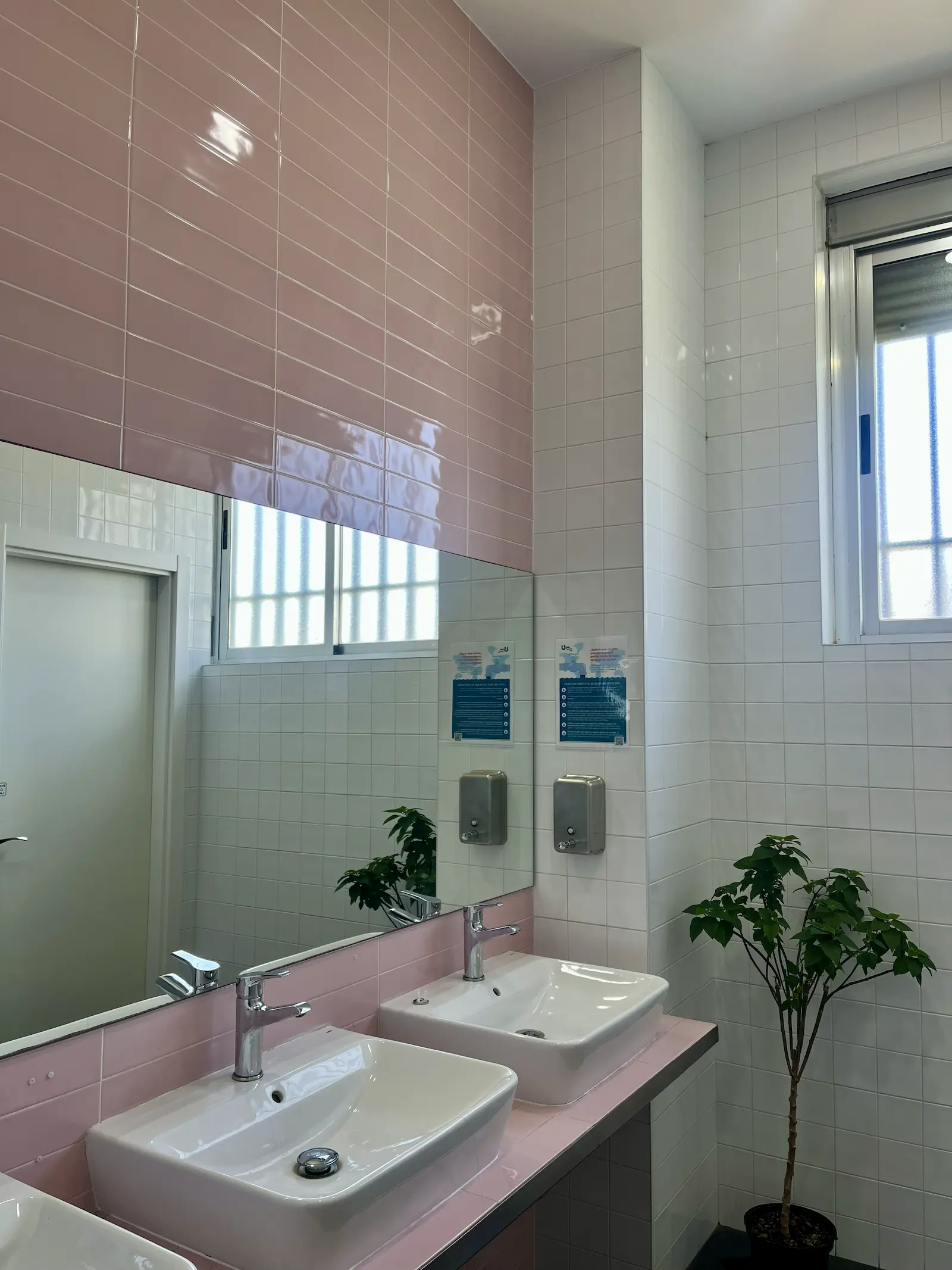 Baños del centro de formación Trainek en Alcorcón