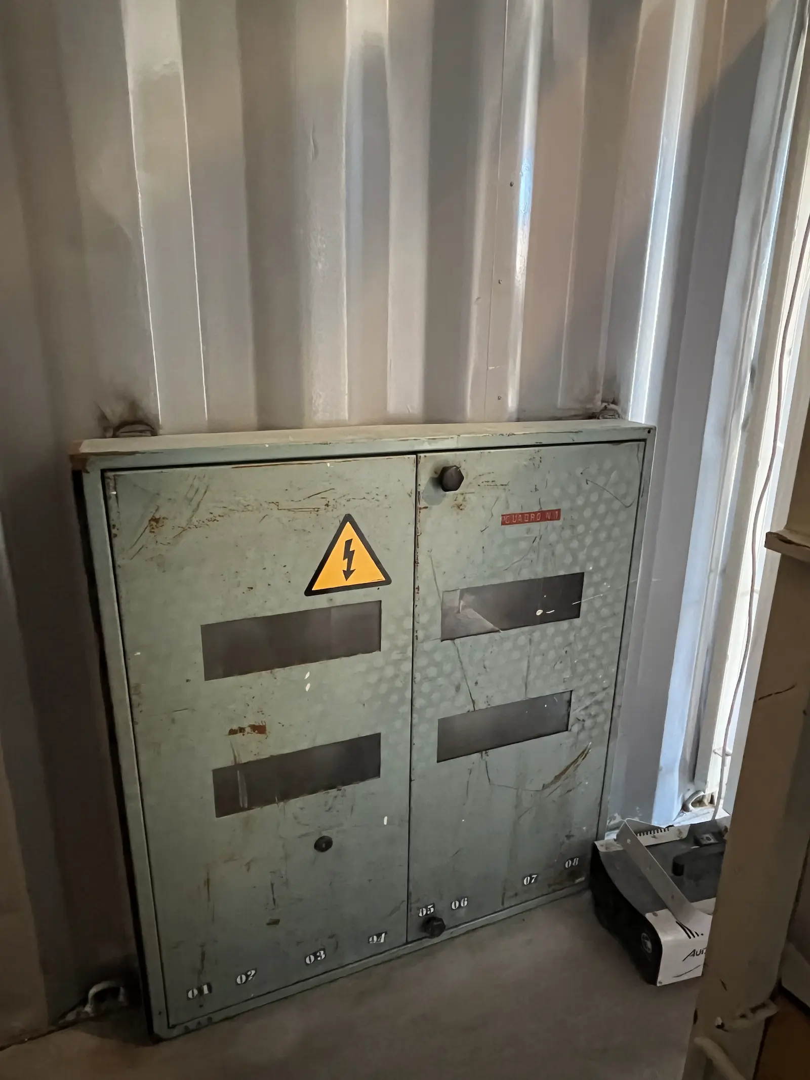 Cuadro eléctrico para simular incendios dentro de la unidad móvil de Trainek